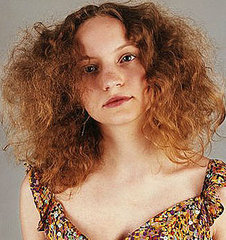 Lack of moisture, essential oils and protein in the hair can cause frizzy hair