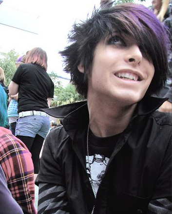 http://www.mynewhair.info/wp-content/uploads/2009/03/purple-emo-boy.jpg