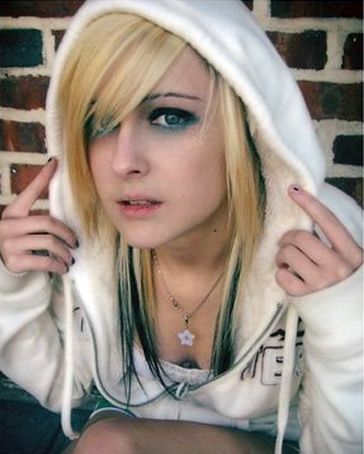 Girls Makeup on Blonde Emo Hair   Nice Side Bangs