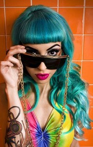 http://www.mynewhair.info/wp-content/uploads/2009/05/raquel-reed-blue-hair-190x300.jpg