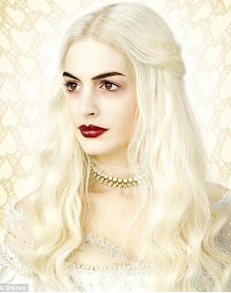 anne-hathaway-white-queen