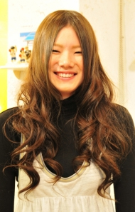 Layered hairstyles for teens are youthful and playful. use hot curlers to create big waves.