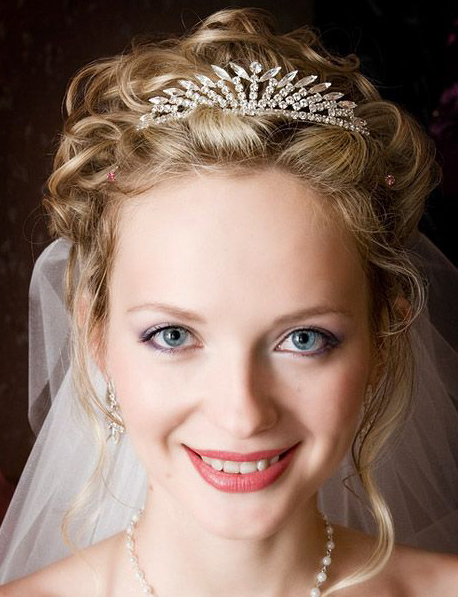 wedding updos with tiara and veil