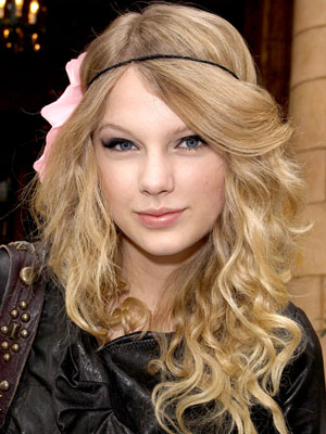 Taylor Swift Style. Taylor Swift – Beachy Waves