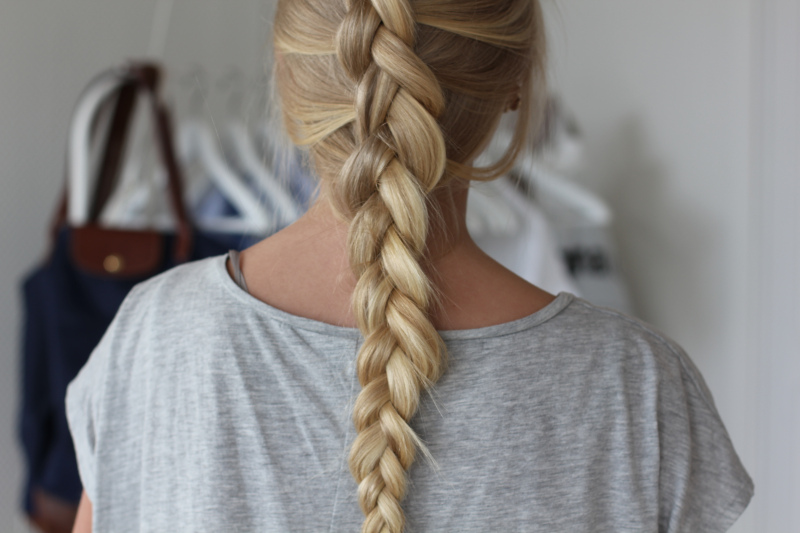 hair with braid blonde